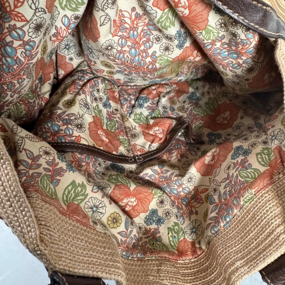 Fossil woven straw